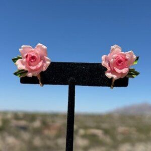 HP💜💜CROWN TRIFARI Pink Rose Lucite Green Enamel Leaf Gold EARRINGS